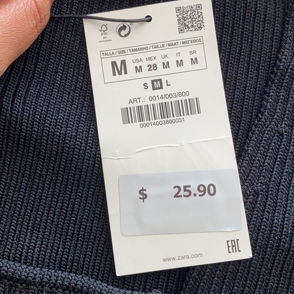 Zara Black fitted tank top - Picture 3 of 3